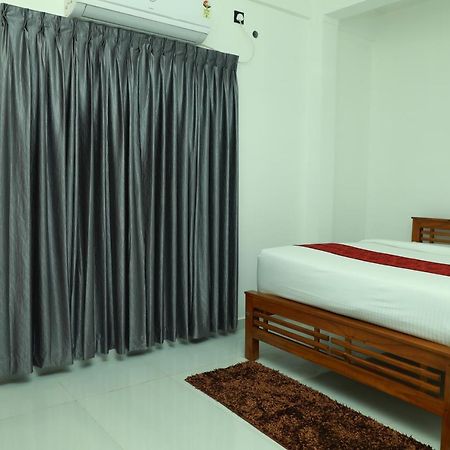 Achoos Residency Hotel Tiruvalla Buitenkant foto