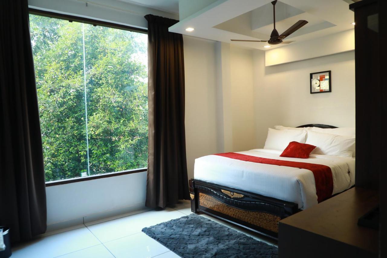 Achoos Residency Hotel Tiruvalla Buitenkant foto