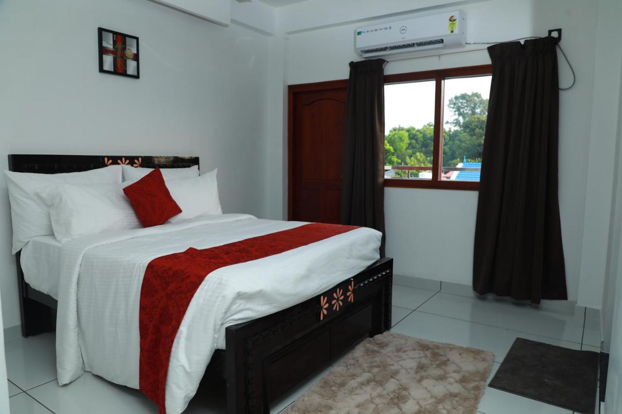 Achoos Residency Hotel Tiruvalla Buitenkant foto