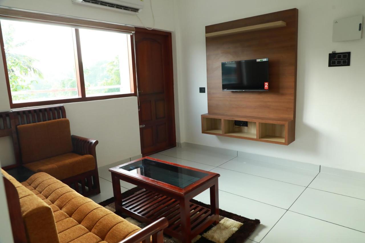 Achoos Residency Hotel Tiruvalla Buitenkant foto
